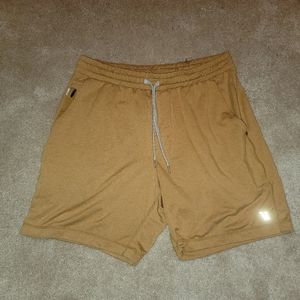 Vuori Ponto Short in mustard color size medium